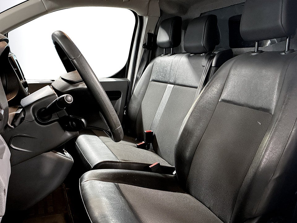 Bild på Citroën Jumpy New Business 1.5 BHDi 120hk L2 CARPLAY P-SENSORER BAK 