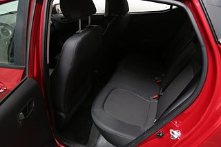 Halvkombi Hyundai i10 16 av 17