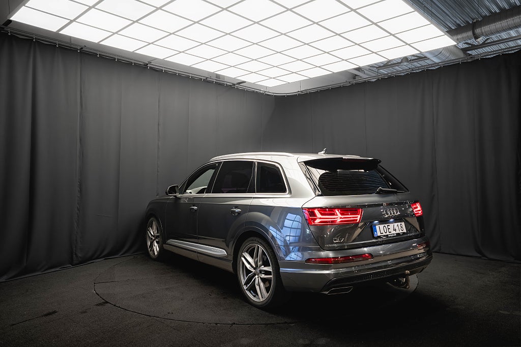 Audi Q7 TDI V6 Q S-Line 7-sits LUFT DRAG 22'' BOSE D-VÄRM 272hk