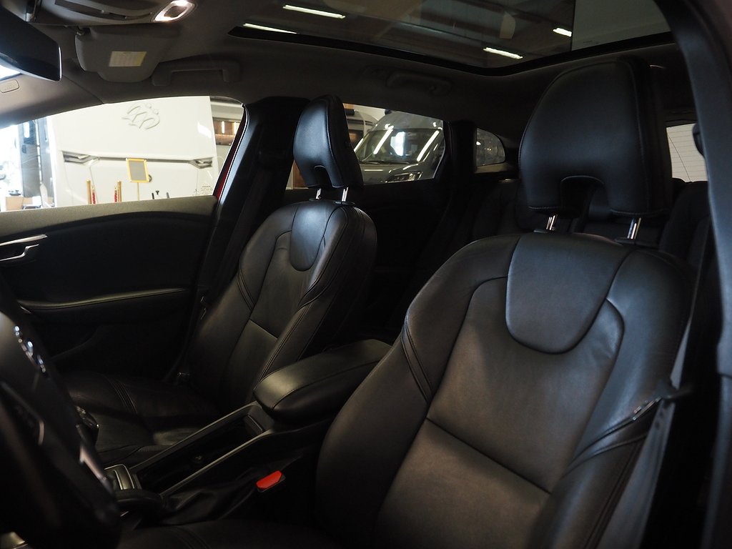 Volvo V40 D2 Summum Pano B-Kam Keyless Skinn Drag Nav D-Värm 2013