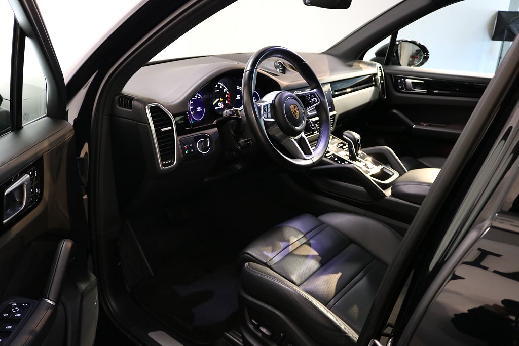 Porsche Cayenne 2022 - miniatyr 7