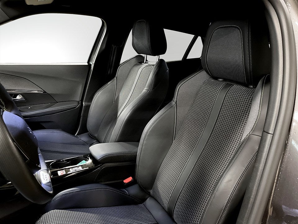 Bild på Peugeot 2008 GT 1.2 PT 130hk Aut - B-KAMERA, CARPLAY