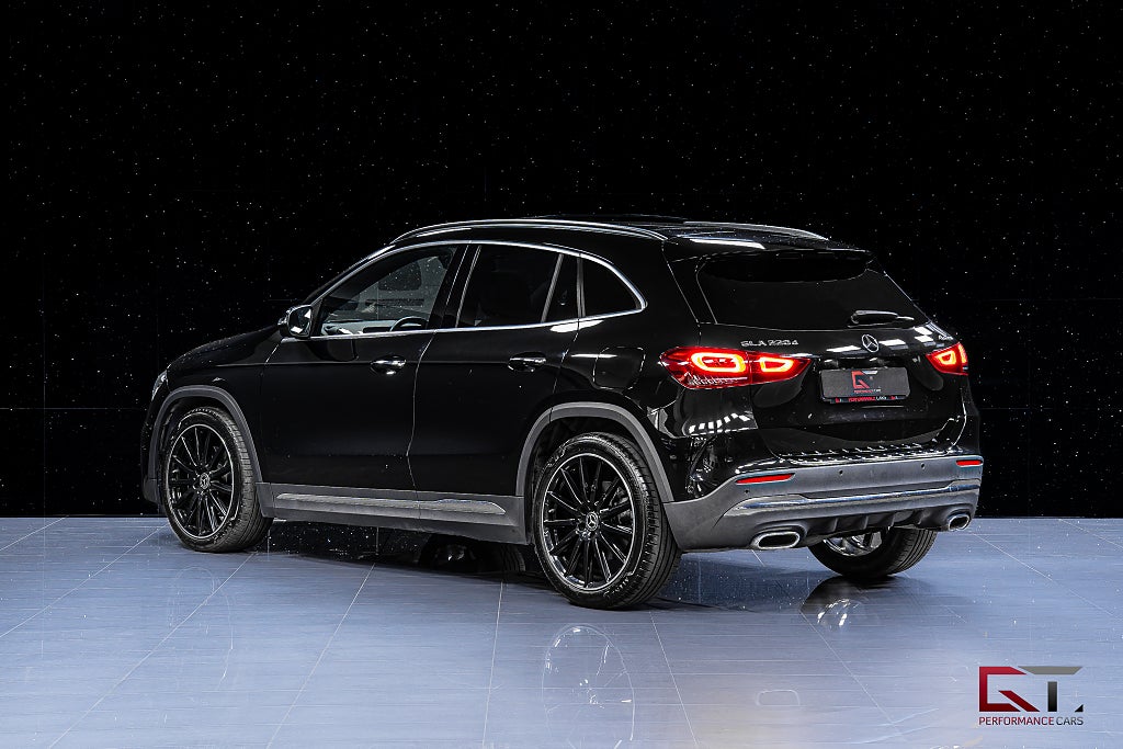 Mercedes-Benz GLA 220 d 4MATIC AMG Pano ACC HuD Kolfiberoptik 20" Matrix