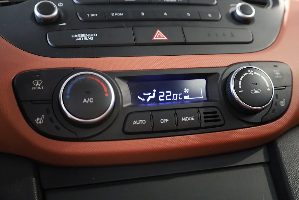 Hyundai i10 1.2 Premium AUT PDC AC Blåtand Rattvärme