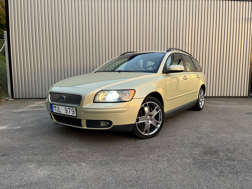 Volvo V50 D5 Summum - NYSERVAD - BESIKTAD 