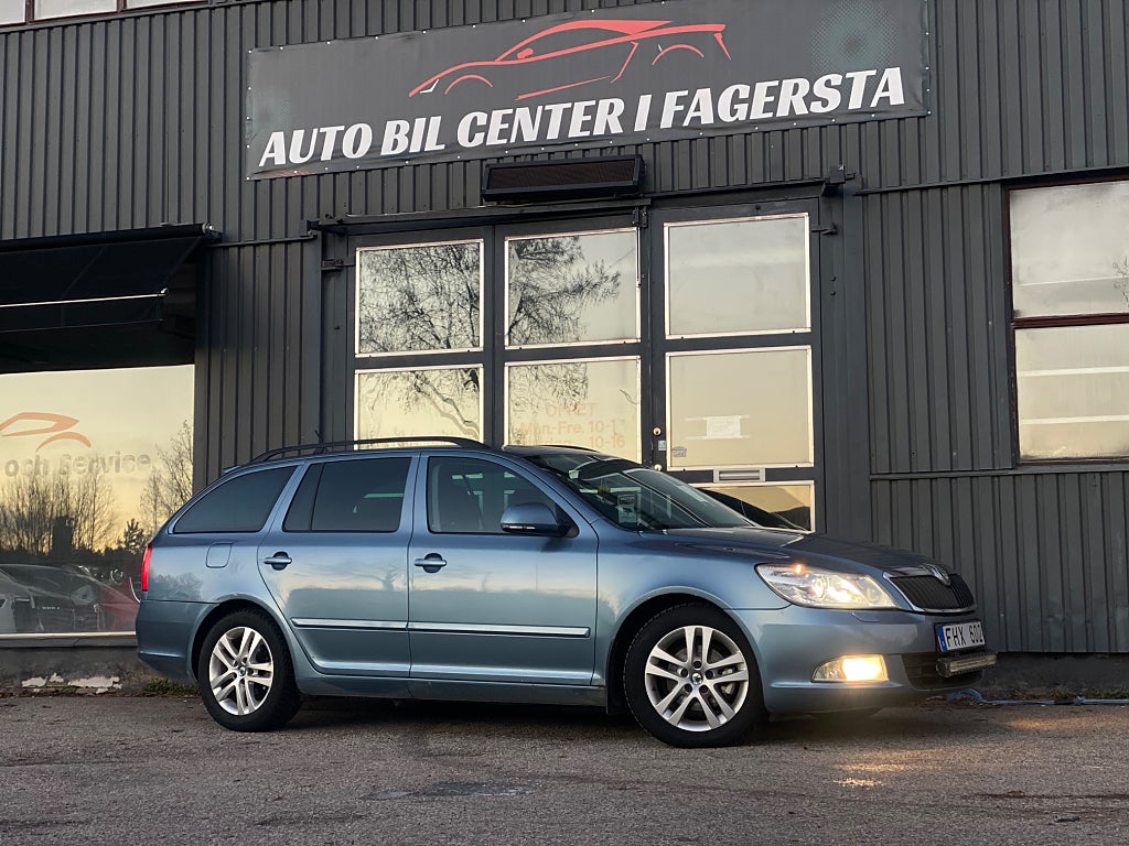 Skoda Octavia Kombi 1.6 TDI Elegance Drag Värme 
