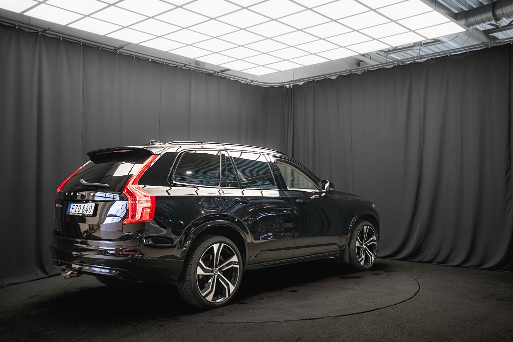 Volvo XC90 Recharge T8 AWD ULTIMATE DARK 7-sits B&W LUFT 22'' MOMS