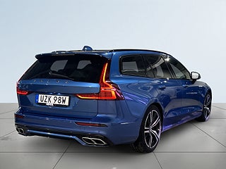 Volvo V60 T8 Twin Engine AWD R-Design Drag HuD H/K Pano Pvärm SoV – bild 6