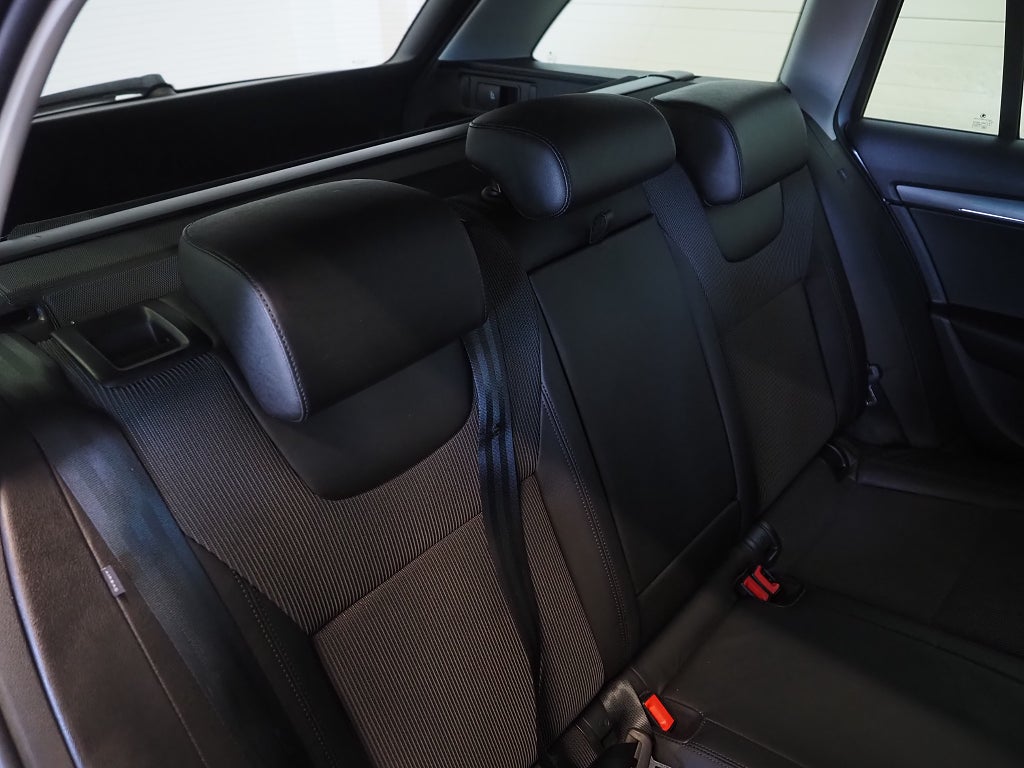 Skoda Octavia 1.0 TSI Style Premium Kamera Drag Canton P-Värm Navi 2018