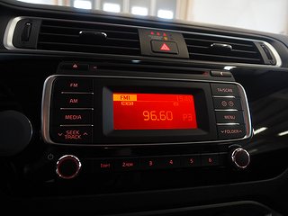 Halvkombi Kia Rio 19 av 20