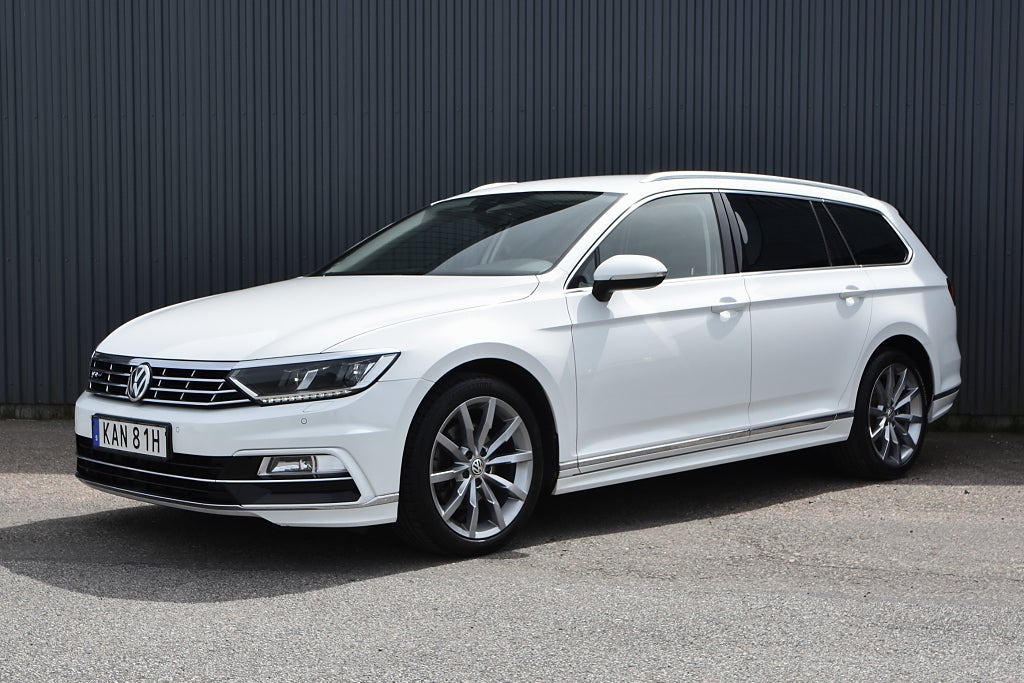 Volkswagen Passat 2.0 TDI R-line Executive / Läder Värmare Cockpit Drag 