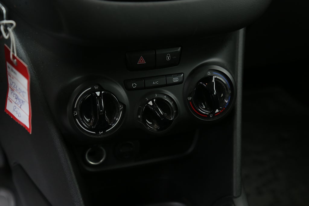 Peugeot 208 1,2 PureTech 82hk Active 5D Bluetooth Ny kamrem 2017