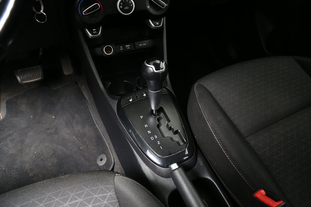 Kia Picanto 1,25 MPI 84hk Advance Automat CarPlay Kamera P-sensor 2019