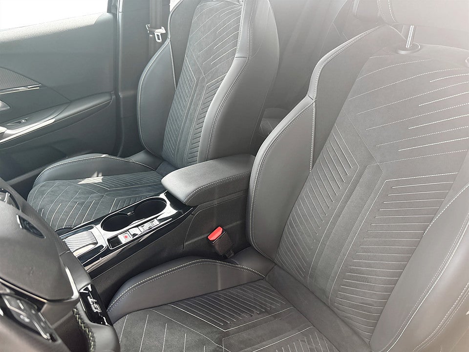 Bild på Peugeot 2008 GT 1.2 PT 130hk Aut B-KAMERA CARPLAY