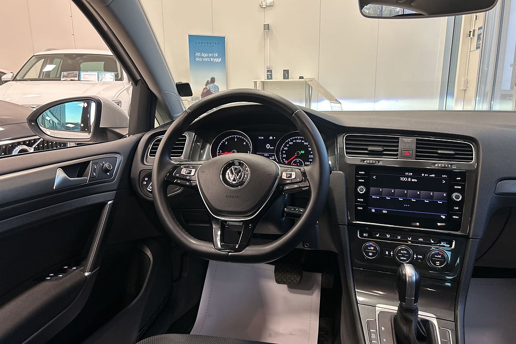 Volkswagen Golf 5-dörrar 1.6 TDI Automat Värmare/P-Sensorer/Carplay
