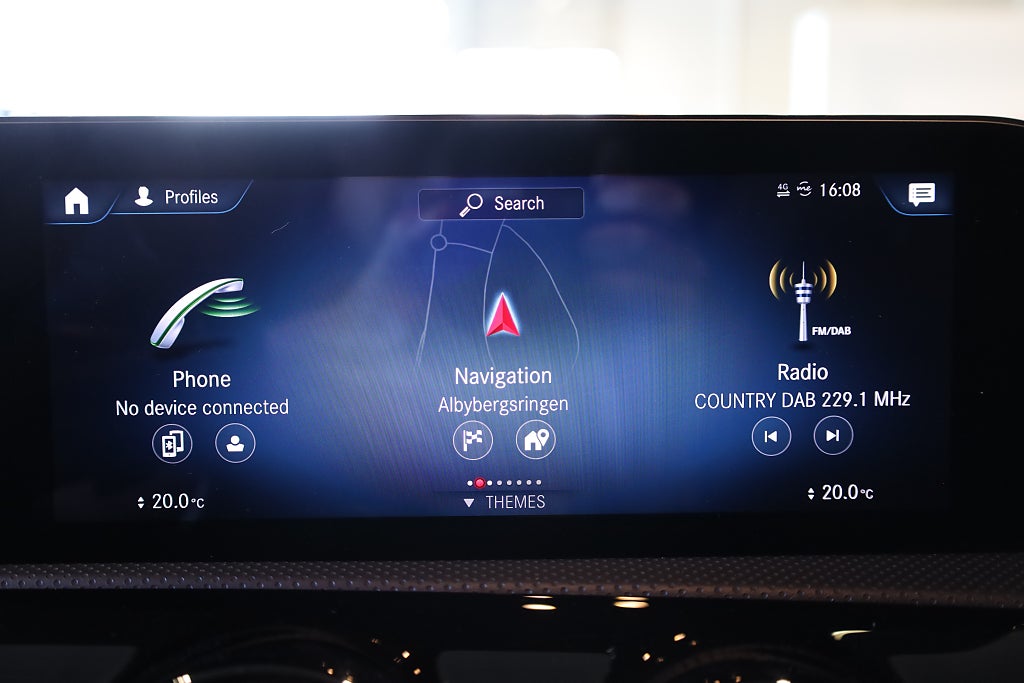 Mercedes-Benz CLA 200 Shooting Brake 7G-DCT Panorama Kamera Läder Navi 2021