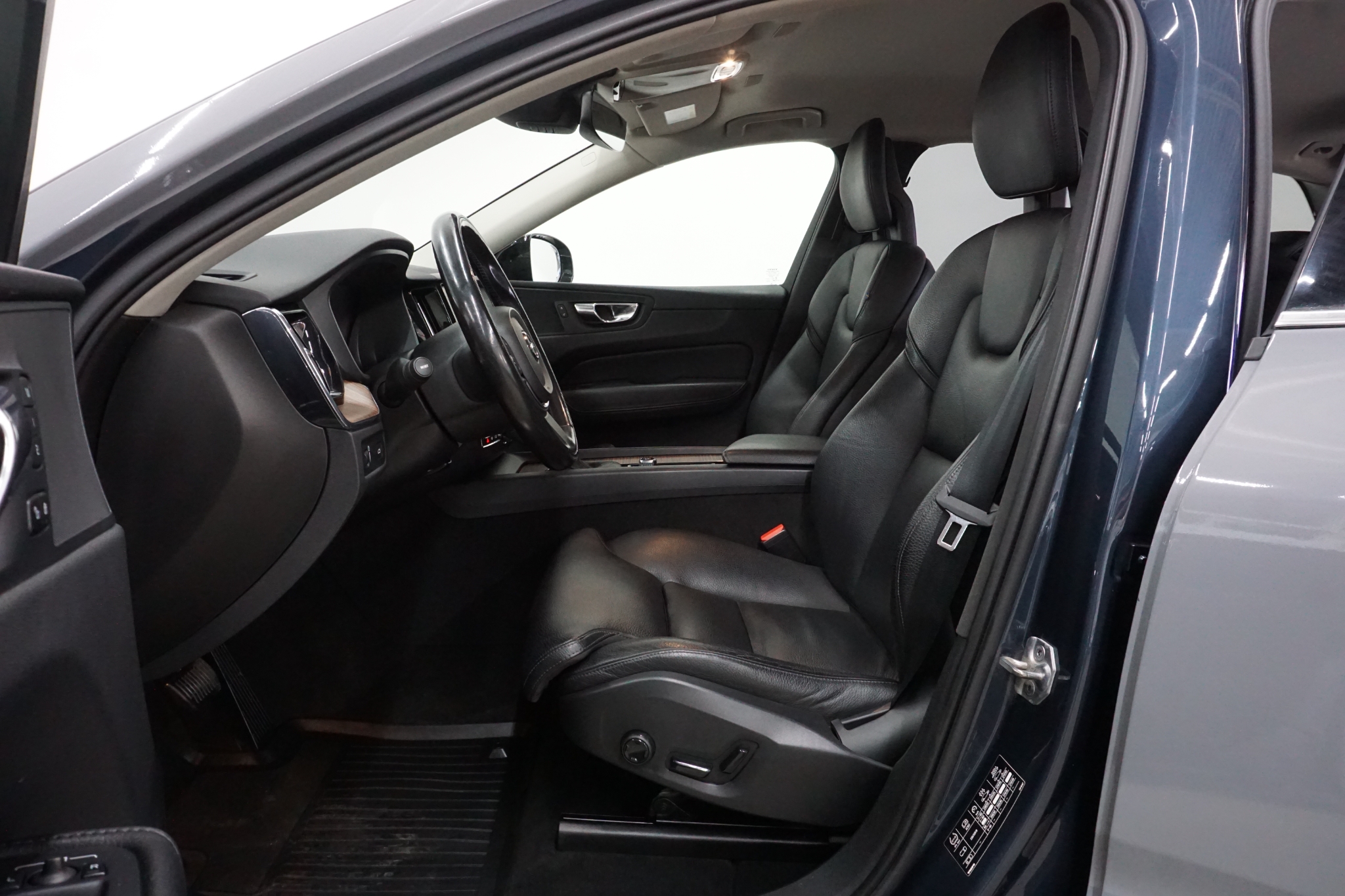 Volvo XC60 2018, photo 6/57