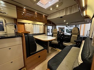 Husbil-integrerad LMC Grand Explorer I800 AUT 180HK 2 av 27