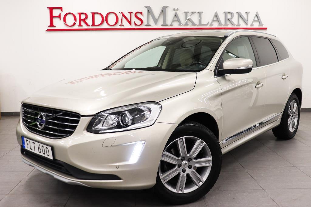 Volvo XC60 D4 AWD SUMMUM PANO VÄRMARE DRAG VOC 1-ÄGARE S+V