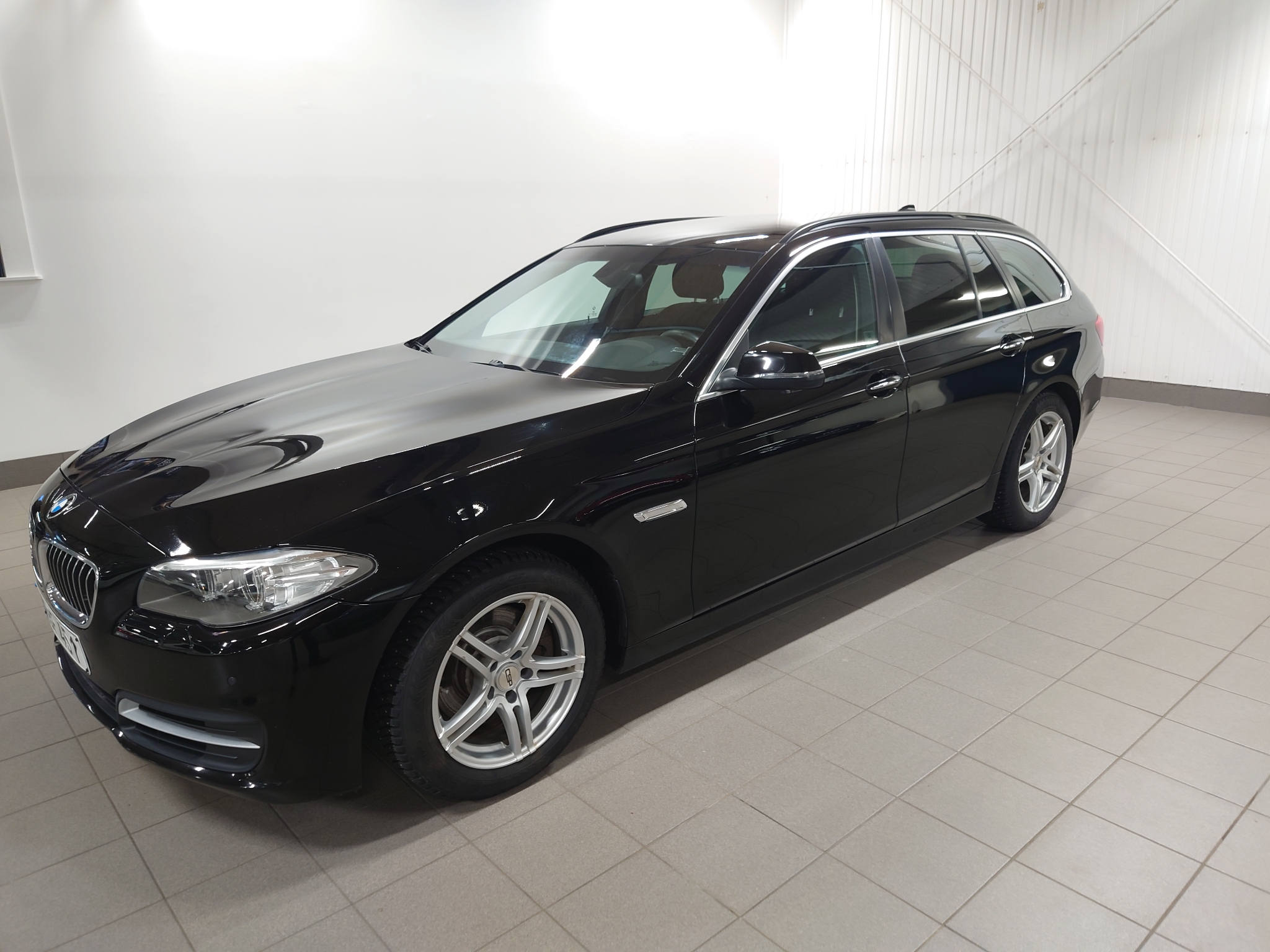 BMW 520 d Touring 190 HK 2015, photo 2/34