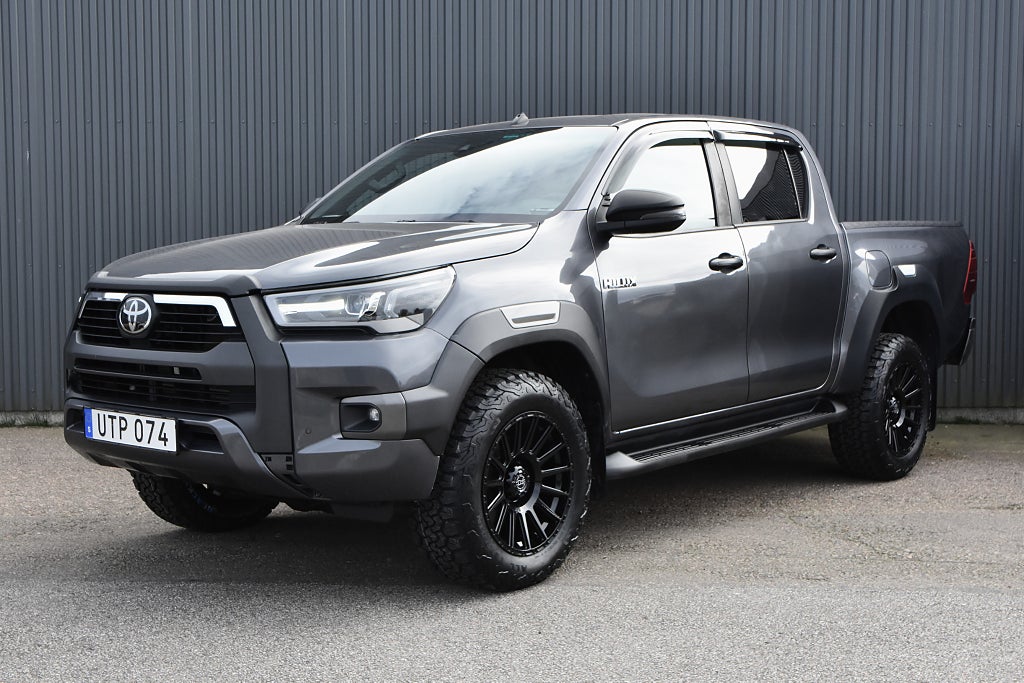 Toyota HiLux 2.8 AWD Invincible / JBL / Läder / Värmare 