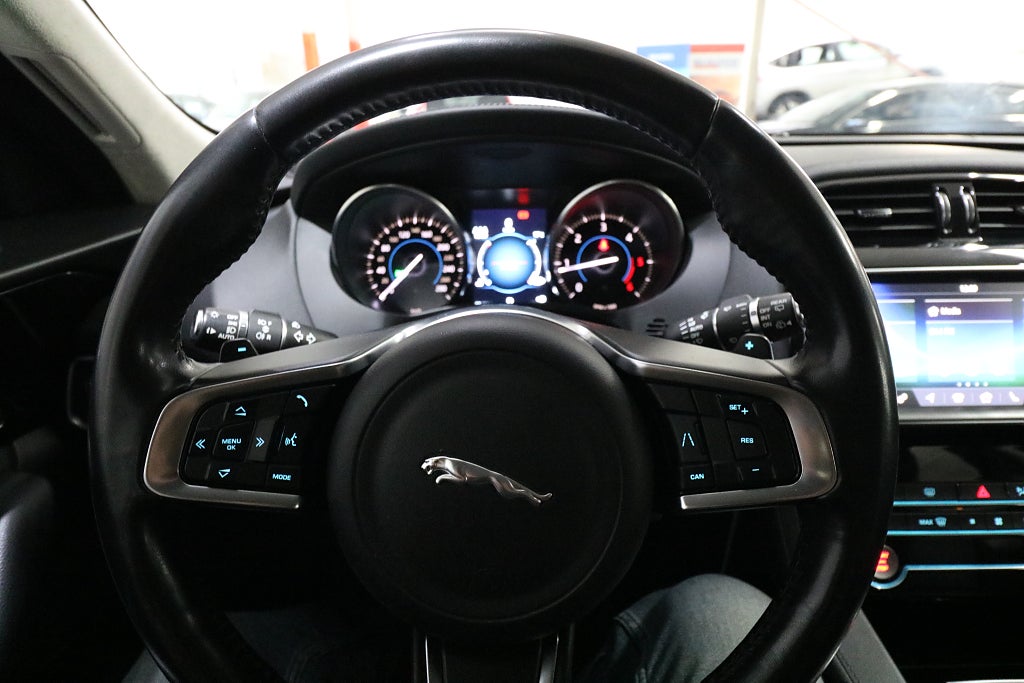 Jaguar F-Pace 2019 - miniatyr 9