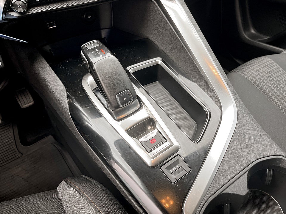 Bild på Peugeot 3008 Active 1.2 PT 130hk Aut CARPLAY P-SENSORER BAK
