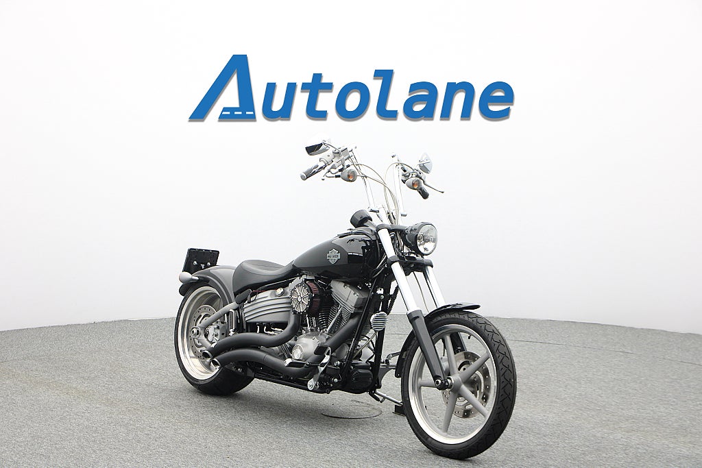 Harley-Davidson Rocker *Nya däck Vance & Hines
