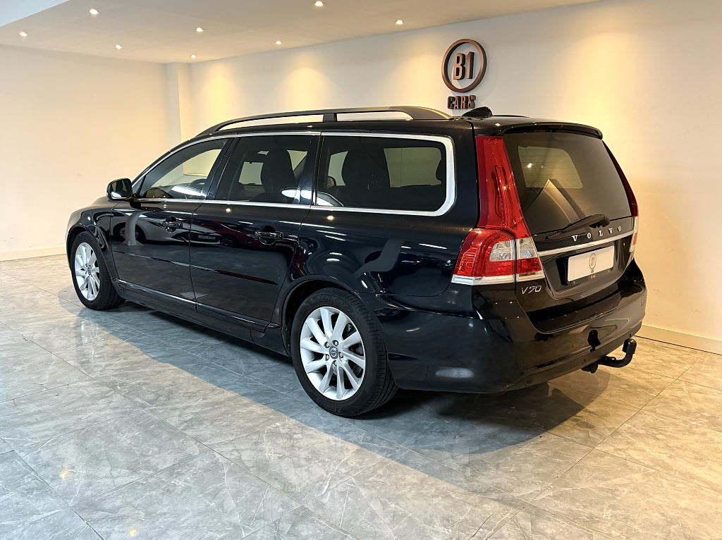 Volvo V70 D2 Geartronic MOMENTUM DRAGKROK FULLSERVAD RATTVÄRME