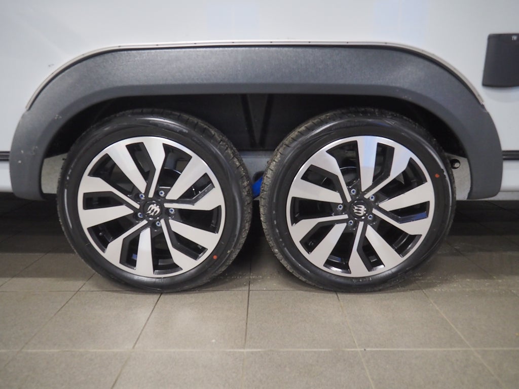 Knaus Südwind 650 PEB 60 Year  ALDE I Framkök I Långbädd