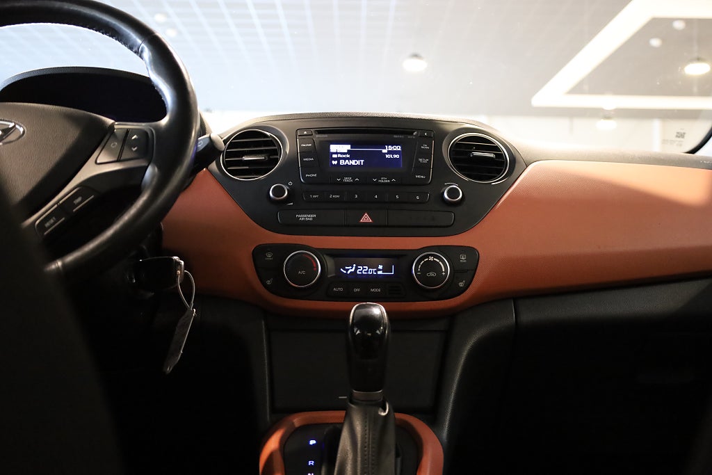 Hyundai i10 1.2 Premium AUT PDC AC Blåtand Rattvärme