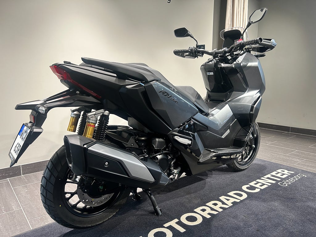 Honda ADV 350 /3,45%/2026/129 mil!