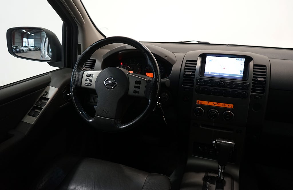 Nissan Navara Dubbelhytt 2.5 dCi 4x4 Automat Kåpa 171hk