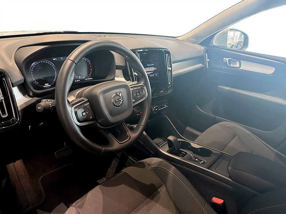 Bild på Volvo XC40 Momentum Pro Edition B4 Geartronic 197hk Aut CARPLAY