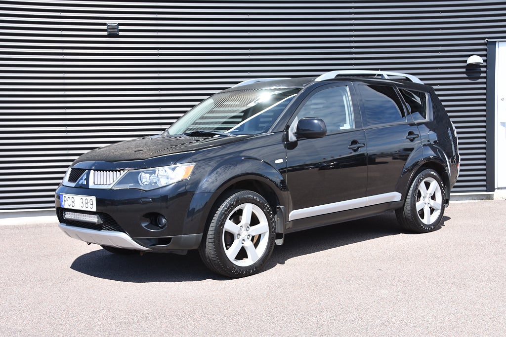 Mitsubishi Outlander 5-seater 2.4 AWC INVECS-III CVT Dragkrok, En ägare
