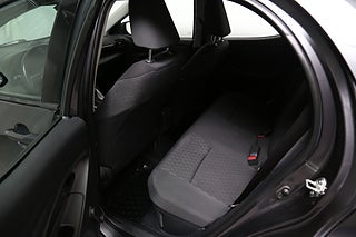 Halvkombi Toyota Yaris 24 av 25
