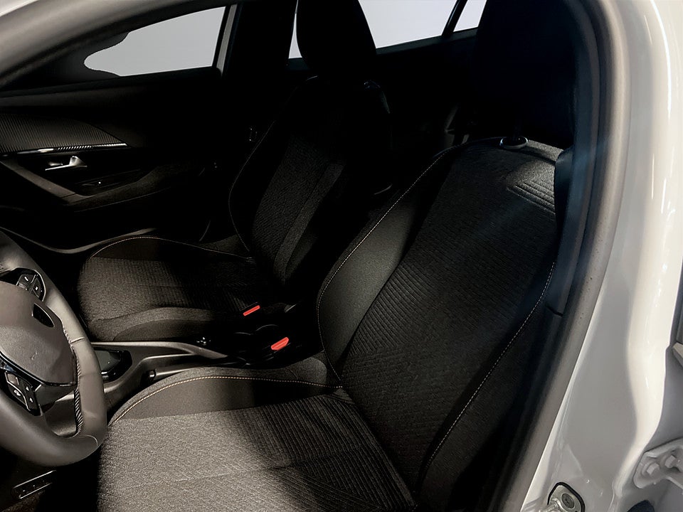 Bild på Peugeot 2008 Style Hybrid 1.2 PT Aut CARPLAY P-SENSOR BAK 145hk