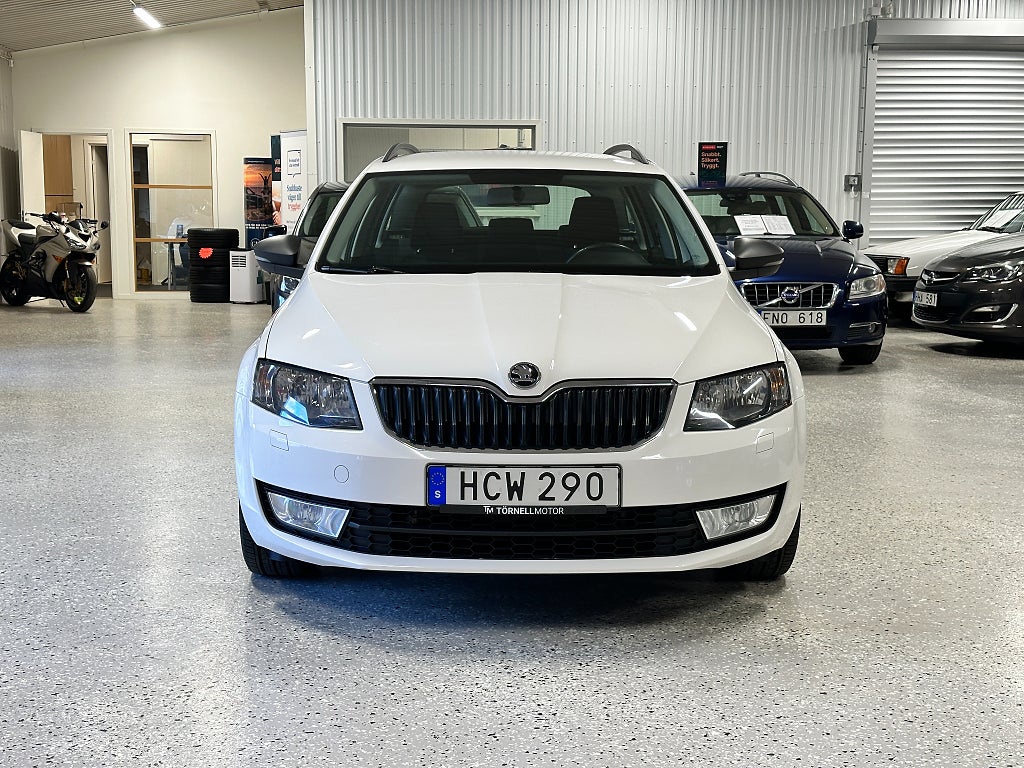 Skoda Octavia Kombi 1.6 TDI Euro 6 Nybesiktigad Nyservad Kamrem bytt