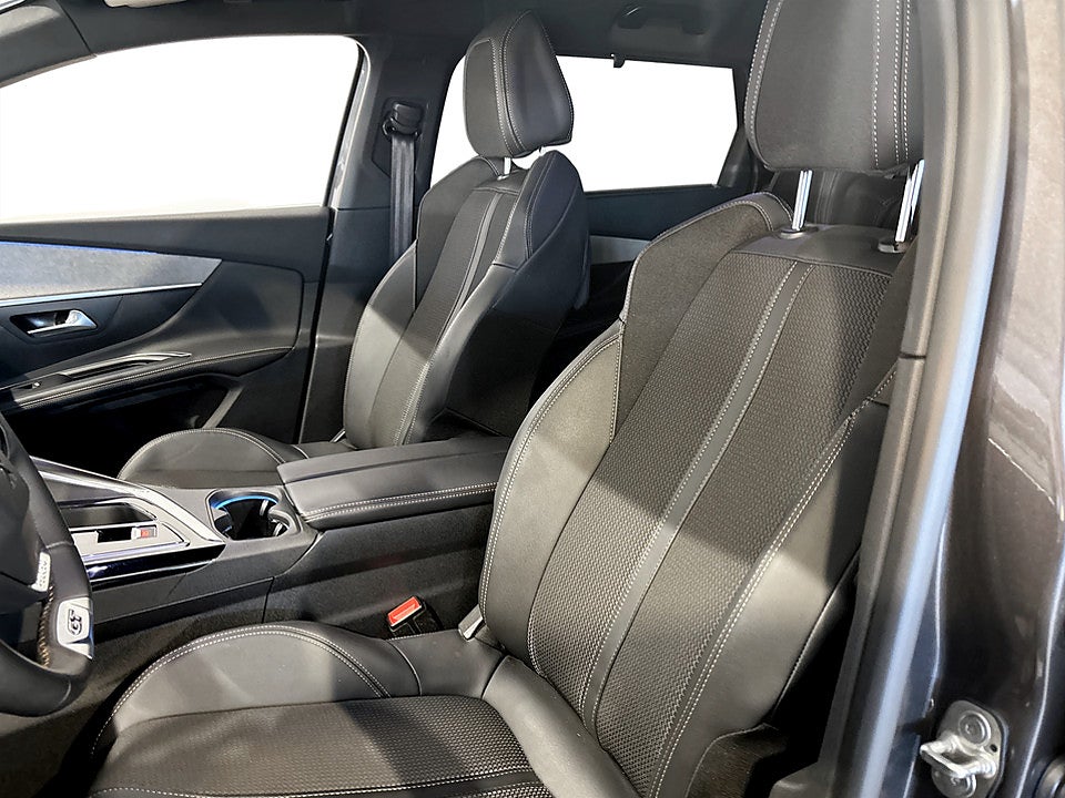 Bild på Peugeot 5008 GT 1.2 PT 130hk Aut 7-SITS B-KAMERA CARPLAY