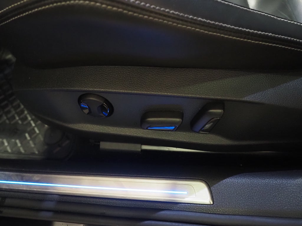 Volkswagen Golf SC R 2.0 TSI 4M 300hk Pano Skinn Dynaudio Keyless Navi 2015