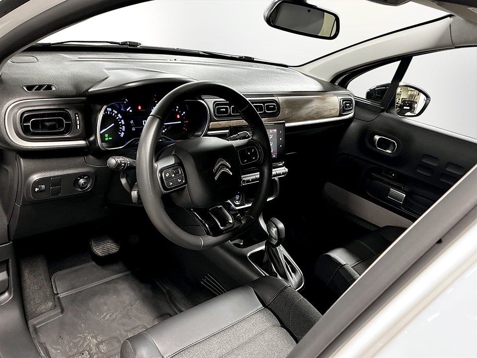 Bild på Citroën C3 Shine 1.2 PT 110hk Aut P-SENSORER CARPLAY
