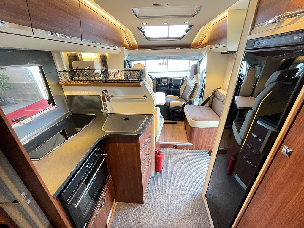 Adria Coral 670 SLT /Solcell/Badrum bak/Ugn/Fint skick/L-bädd - Adria