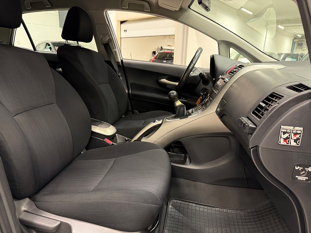 Toyota Auris 5-dörrar 1.6 Dual VVT-i Vinterhjul Hemleverans - miniatyr 11