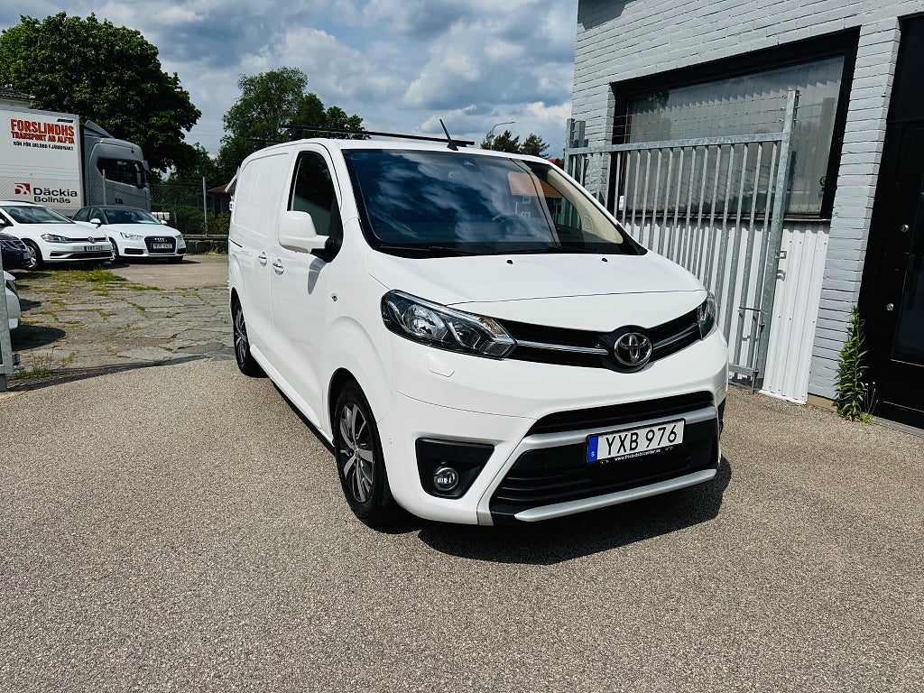 Toyota ProAce 1.6 D-4D 116HK SKÅP / DRAG / VÄRMARE / LEASEBAR