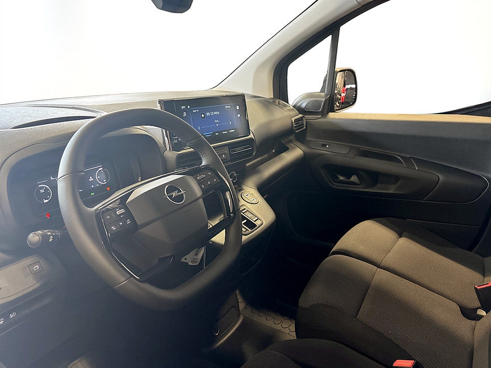 Bild på Opel Combo 130hk Aut L2 - EDITION! VÄRMARE & DRAGKROK INGÅR!