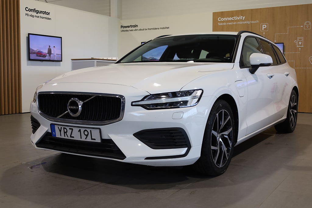 Volvo V60 T6 Twin Engine AWD AUT Momentum Navi VOC Leasbar 2020