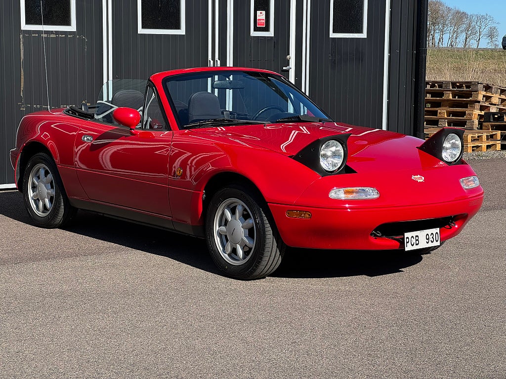 Mazda MX-5 1.6 Nybesiktigad / 2 brukare / 5500 mil / Skattebefriad