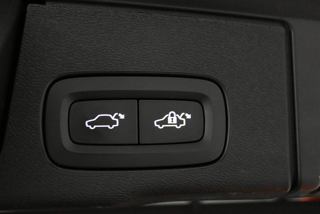 Volvo XC60 II Recharge T8 AWD R-Design Polestar Pano B&W HuD