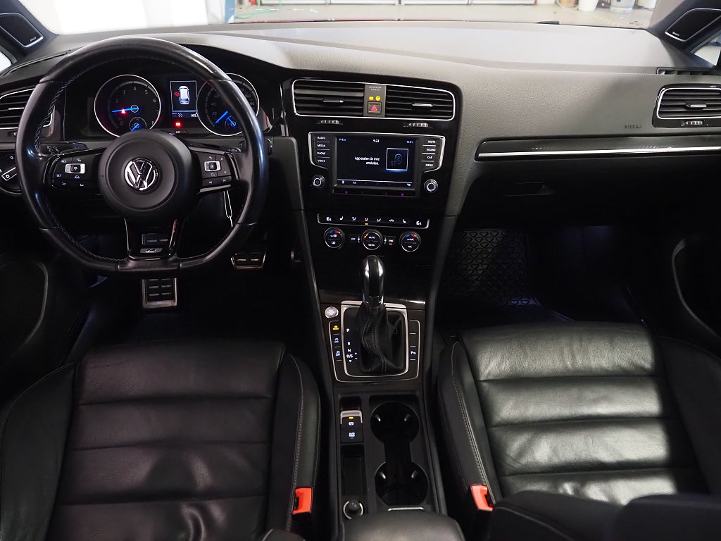 Volkswagen Golf SC R 2.0 TSI 300hk DSG 4M | Pano | Skinn | Dynaudio | 2017