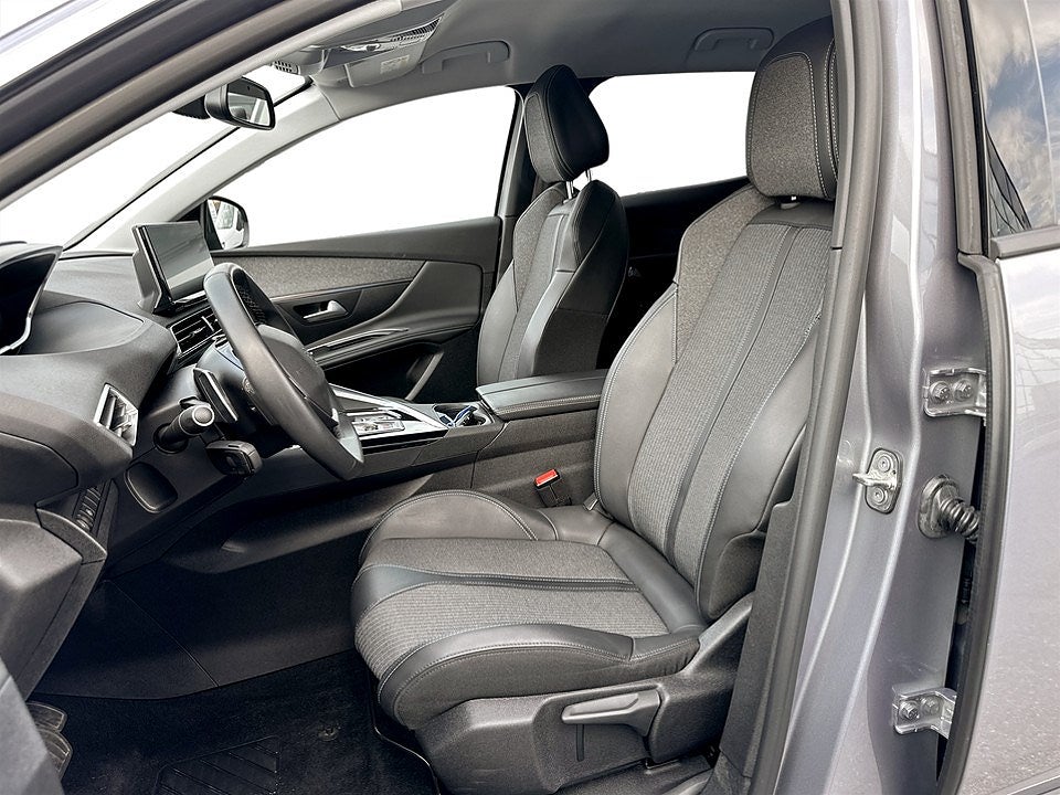 Bild på Peugeot 3008 Allure Pack 1.2 PT 130hk Aut - B-KAMERA, NYSERVAD